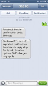 Mesaj „F” trimis la 32665 și codul de confirmare Facebook primit pe iPhone